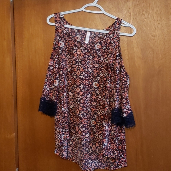 Top - Picture 2 of 4